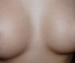 salangevarahjartanorkarsla:  mayister:  amplexations:  cyburjesus:  why doesn’t my chest look like this  wow, her boobs are too separated but her skin looks flawless  they aren’t too separated shut the fuck up  yeah shut the fuck up  no srsly stfu