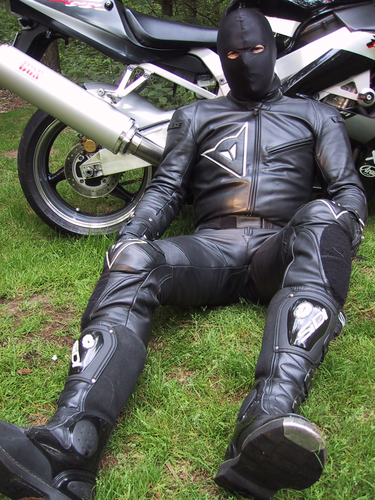 bb-motorbikes:  Motorbikes, Boyz n Leather  Guys n Motorbikes!   Woof woof