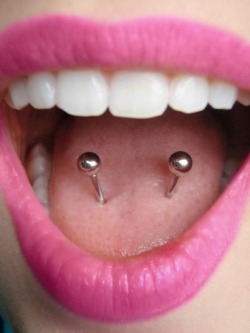 intoxifaded:  baby—-vegan:  caseythugity:  it’s funny cause they’re crooked..  They’re definitely not “crooked”. My tongue isn’t positioned straight.  omg I remember when I reblogged this with like, 20 notes. wow. oh and her tongue and piercings