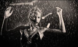 taylor swift in the rain :)   taylor swift gang or die :)