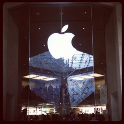 Who Knew? An Apple Store In The Carrousel Du Louvre.  (Taken With Instagram)