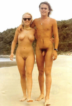 nudistlifestyle:  Sexy nudist couple at beach. 
