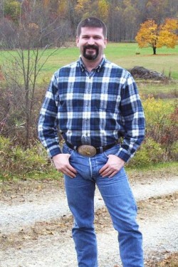 stuffedbeef:  truckers-cruiser:  LOOK AT THE BASKET ON THIS MAN   Dadjeans stuffed.