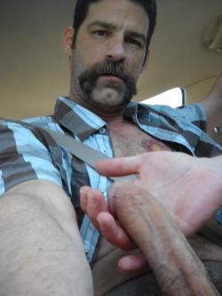 truckers-cruiser:  about to suck me sum trucker dick  Hot daddy!