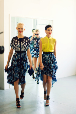 lola-and-daisy:  Is the one on the left Ginta?