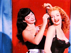 vintagegal:  Bettie Page and Tempest Storm in Teaserama (1955)