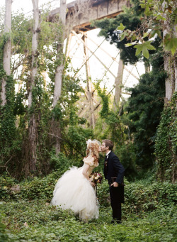 (via Ruffled® | Victorian Steampunk Wedding from Braedon Flynn Photography) Adorable pictures of a steampunk wedding!