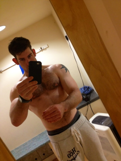 garbageguy:  Big ears. Hairy chest. WOW…..GORGEOUS….