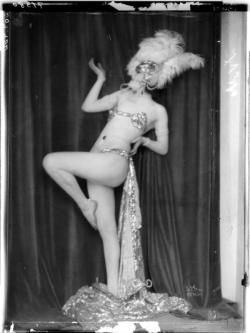  Anita Berber in Tanzpose By Mme D’Ora - Atelier D’Ora-Benda, 1922. Anita Berber (10 June 1899 – 10 November 1928) was a German dancer, actress and writer. 
