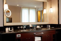 in-luxury:  hotel_fouquets_barriere-paris   Uwaga, kicz nadciąga.