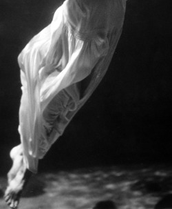  “Underwater Fashion Model”, Marineland