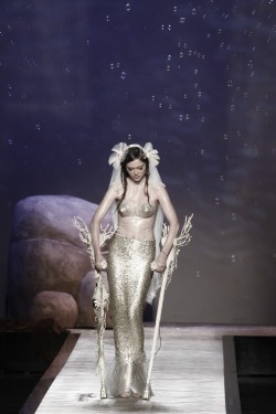 deauthier:  Coco Rocha at Gaultier Haute Couture spring/summer 2008.  I love that she needs crutches to walk in that dress. Too beautiful for functionality.