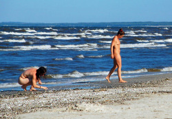 pepe-nudism:     Just being nude is awesome! I am trying to show