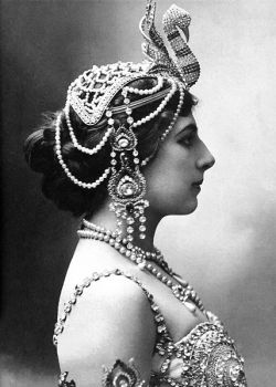 chloeroger:  Mata Hari 