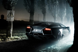 auerr:   Lamborghini Reventón   Looks almost supernatural