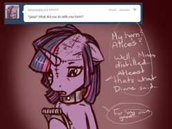misspinkamena:  Twilight tells of Spike and Rarity  This blog seems pretty awful. &hellip;in a good way ;_;  &lt;3