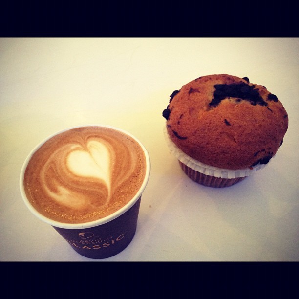 mariesenghore:  Muffin at blueberry with @itsmilien &amp; @magdalenahalim (Taken