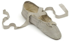 oldrags:  Shoes worn by Juliette Récamier, 1799-1815 France, Les Arts Décoratifs 