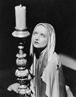 suicideblonde:  Carole Lombard in 1930