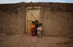 Fungazi-Deactivated20120817:  Afghan Refugee Children Stand At The Main Gate Of Their