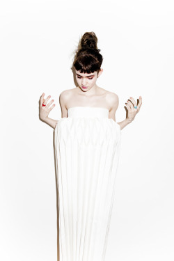 Grimes Shot By Valentina Vos For Glamcult Magazine March Issue.