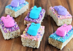 gastrogirl:  easter bunny peep rice krispie treats.  TIME TO COME UP WITH CUTE EASTER THINGS BECAUSE I HAVE SO MUCH CATHOLIC GUILT.