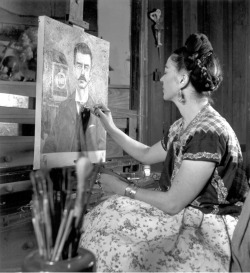 islandofthelosttoys:  Frida Kahlo painting