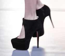 lou-boutin:  Christian Louboutin @ Mugler FW2012  see&hellip;.i don&rsquo;t wear heels ever, but i would definitely have these so i could stare at how pretty they look in my closet. 