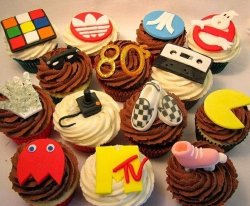 foodnandmore:  80s cupcakes 