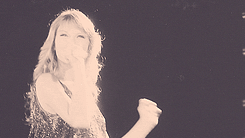  Good evening, Brisbane! I’m Taylor. Welcome to the Speak Now World Tour! It’s