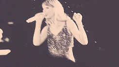  Good evening, Brisbane! I’m Taylor. Welcome to the Speak Now World Tour! It’s