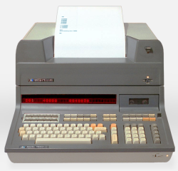 Un sofisticato computer programmabile, l&rsquo; HP 9830A era in realtà uno dei primi computer desktop con una stampante.