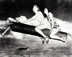 vintagegal:   Elaine Morey and Helen Parrish in a publicity still for Hellzapoppin’ (1941) 