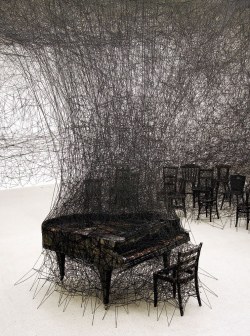 black-tangled-heart:  Installation by Chiharu