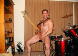 musicandnude:  Canâ€™t hold all the instruments at the same time!