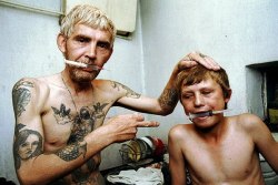 Padre e hijo adictos a la heroína, fotografiados