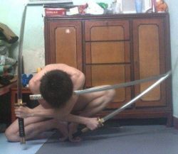 sifoartu:  englishmicroshorts:  demuure:  childrapist666:  Try to take my virginity.  I dare you.  im crying  the strider mating ritual   eh welp i try 