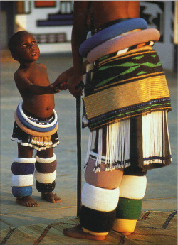 anotherafrica-blog:Ndebele mother and child. 