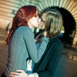 evelyn-hotchner-reid:  Uh que hermoso *O*, yo quiero un beso así, y también a ese alguien para poder besar &gt;.&lt;