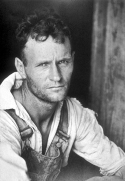 cavetocanvas:  Walker Evans, Alabama Tenant Farmer, 1936 From