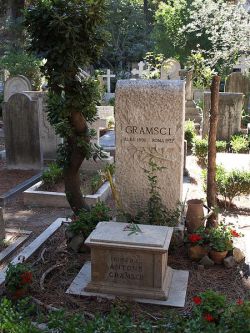 Englishmen&rsquo;s Cemetery (Rome, Italy) English Italian