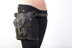 bluebirdsofhappyness:  noiseporn:  i need this.   So I can finally be Lara Croft.  Gimme dat ass because of reasons