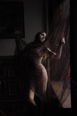 sisterthyme:  Image taken by Daniel Murtagh, February 2012   Not Quite Naked