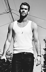 XXX Liam Hemsworth photo