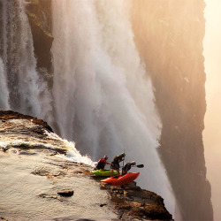 gearpatrol:  Extreme Kayaking off of Victoria Falls. More like Insane Kayaking. 