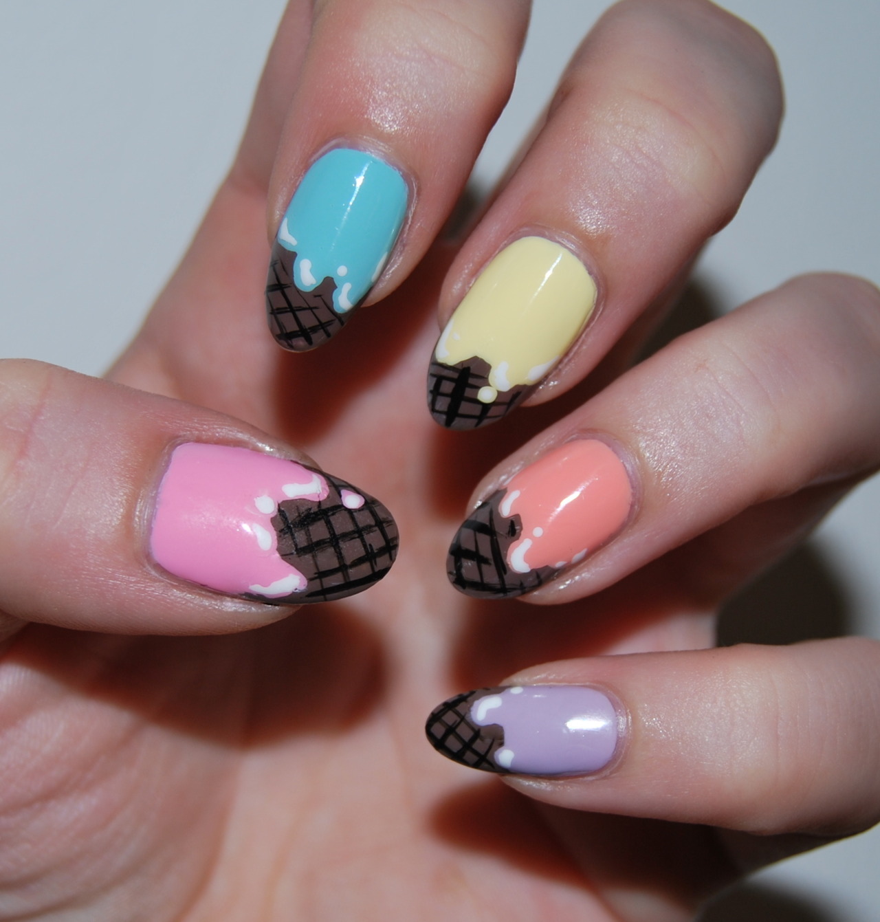 talonted:  You scream, we scream…  Pretty, pastel ice creams to match the lovely