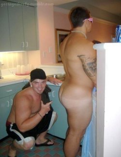 superbears:  brawnymen:  i need friends like this  Yeah, want both.. And eat and mount that fascinating chunky boy bum