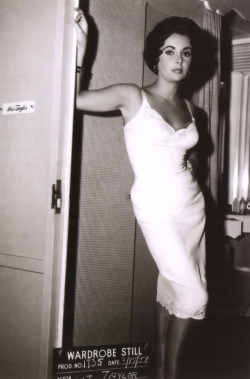 Vintage-Scene:  Elizabeth Taylor Was So Beautiful, Oh My God… When I Was Younger,