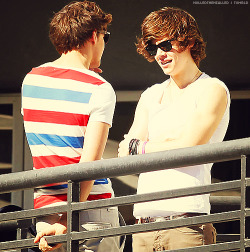 -Its-Gotta-Be-Lou-:  Harry And Lou &Amp;Lt;3 Stupid Sun Stoping Harry From Starring
