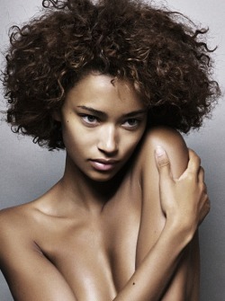 Anais Mali arms over chest